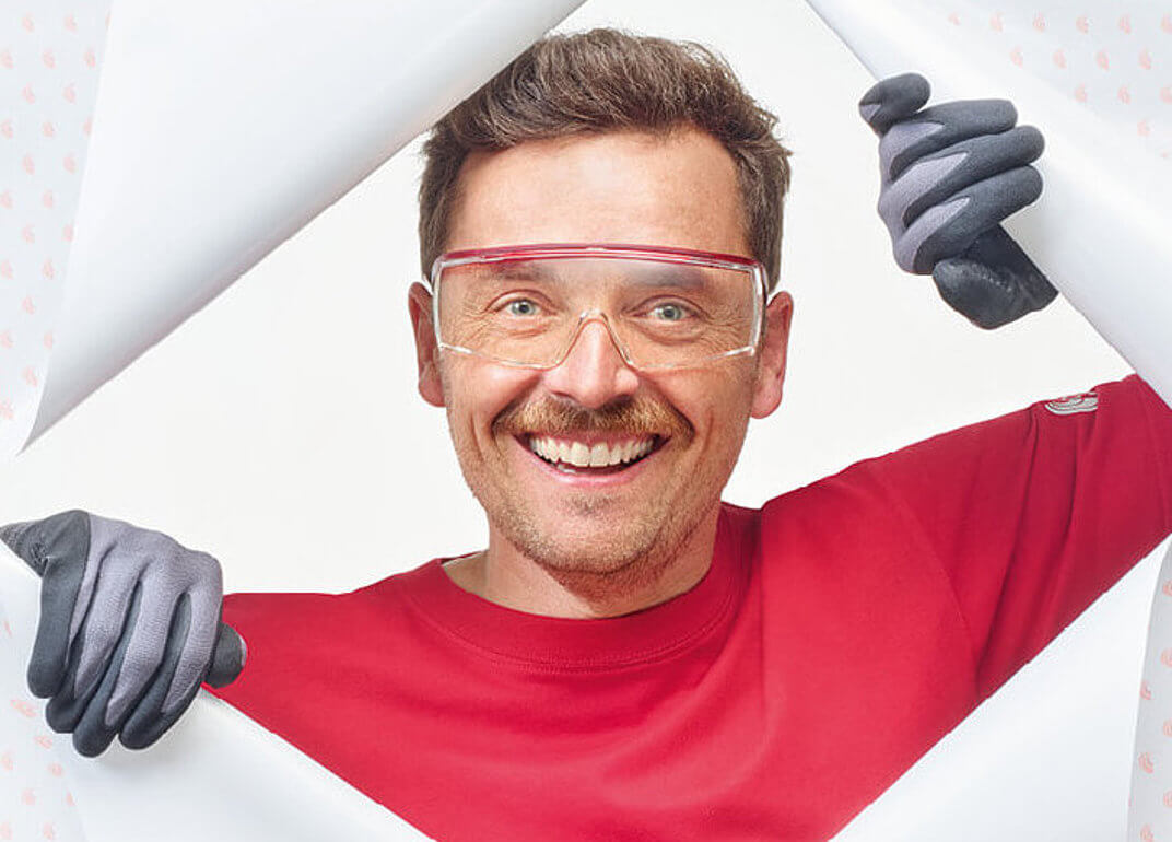 Unwrap your talent. Shape the world. Plastic - Markus Unwrap your talent. Shape the world. Plastic - Markus